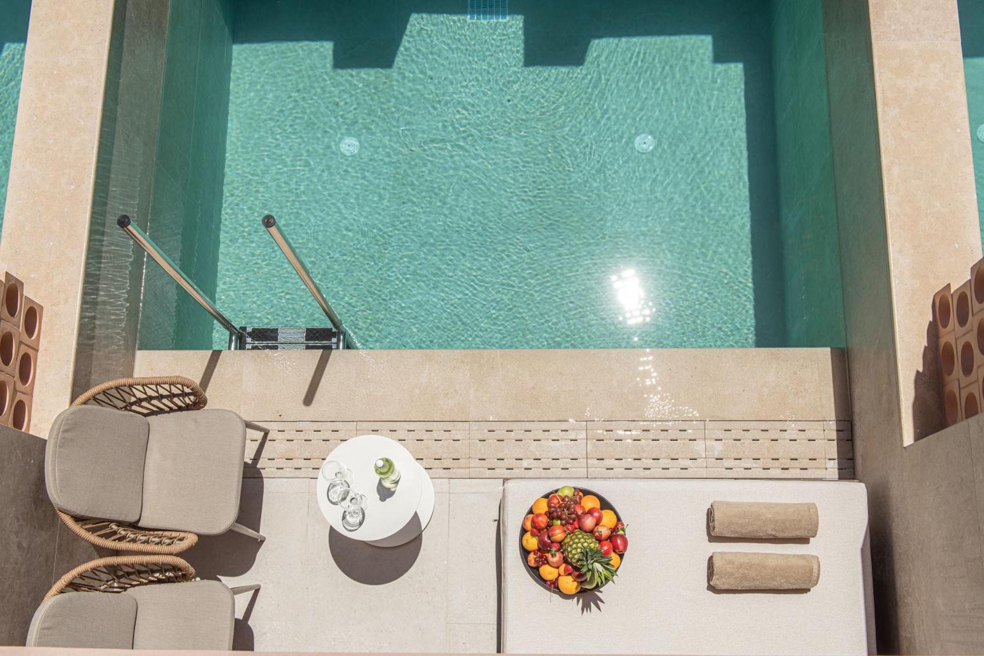 Signature Imperial Private Pool & Heated Tub – Adults Only Complex