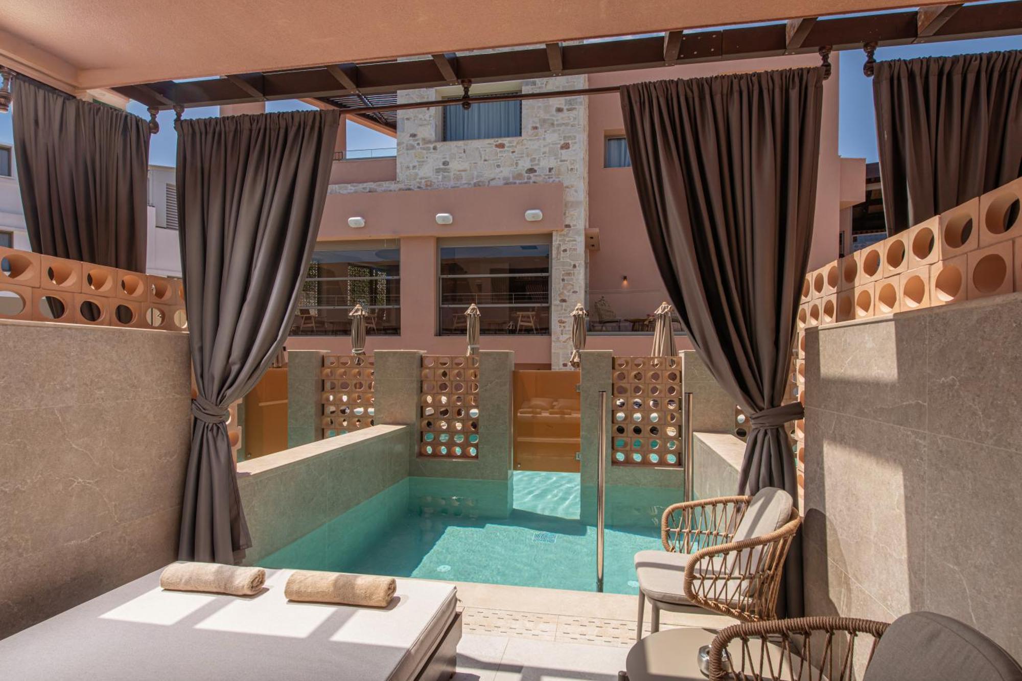 Signature Imperial Private Pool & Heated Tub – Adults Only Complex